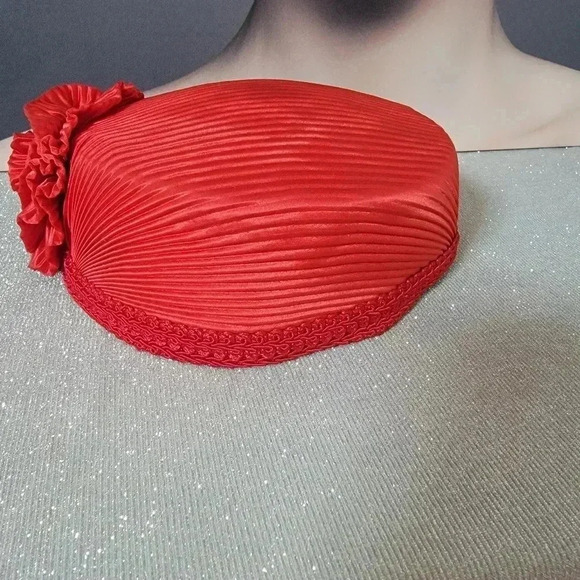 Vintage Red Satin Pillbox Hat - Picture 2 of 3
